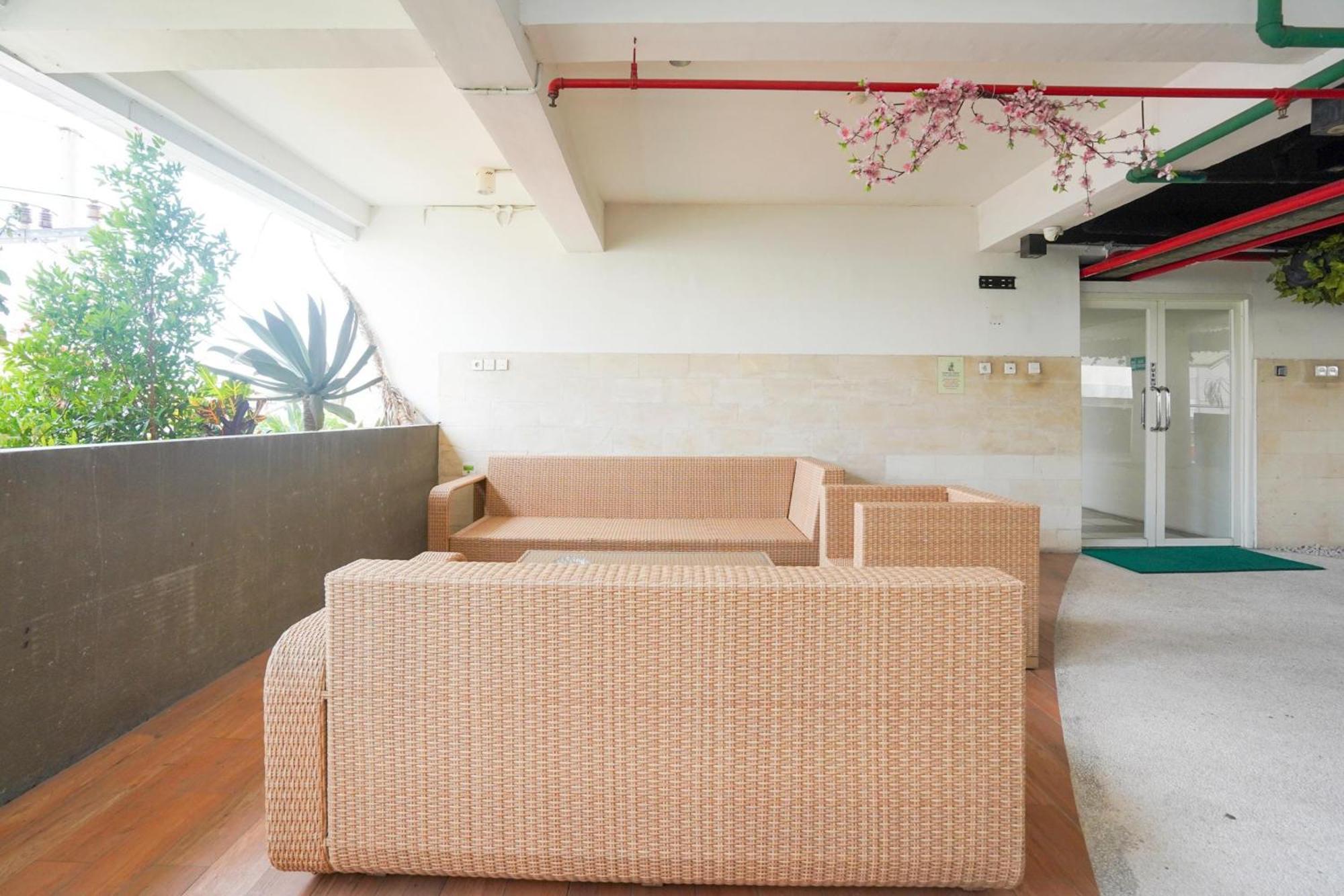 Super Oyo Capital O 91962 Pavilion Permata Surabaya Luaran gambar